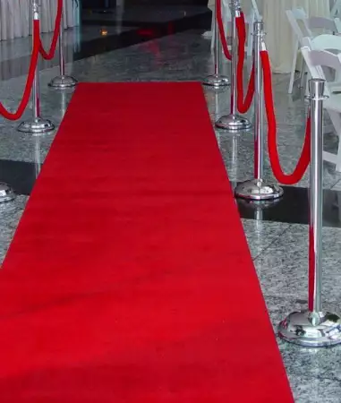 Червен килим под наем от НОВА Кетъринг за Вашето събитие