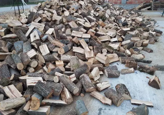1. Снимка на Продавам дърва
