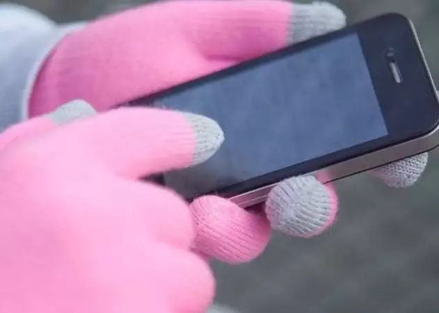 3. Снимка на Топли ръкавици за смартфон
