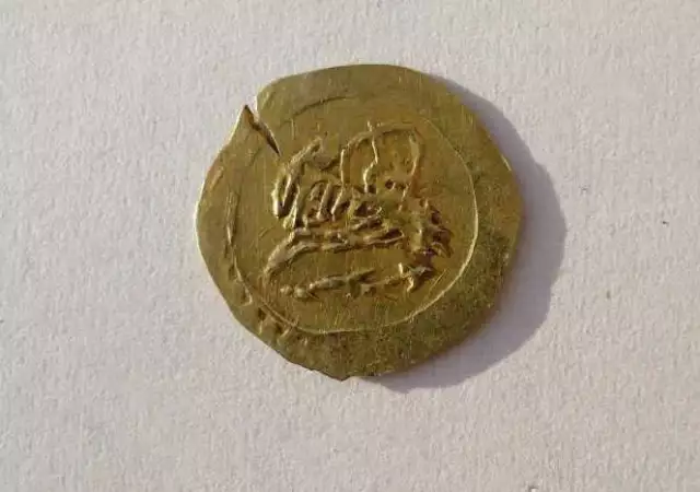 Стара златна турска монета алтън