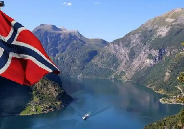 Норвежки - - езикът на фиордите - само в Алфабет Център