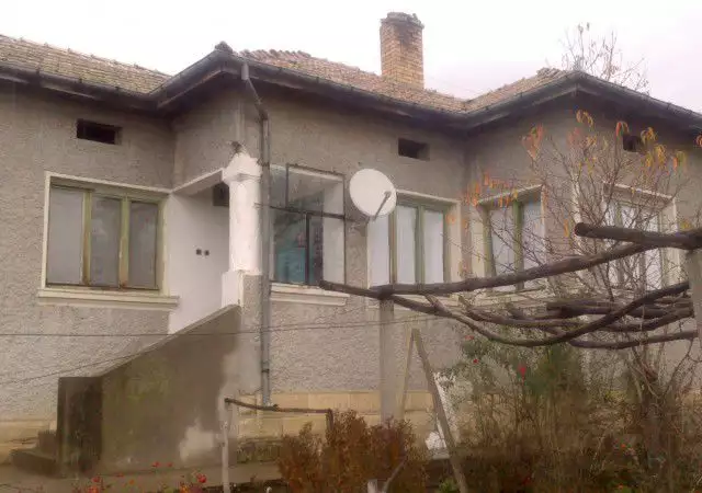 1. Снимка на продавам къща с. Миладиновци