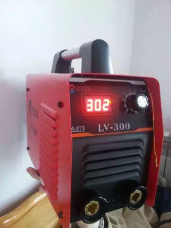 1. Снимка на Инверторен Електрожен 300 - Ампера НОВО