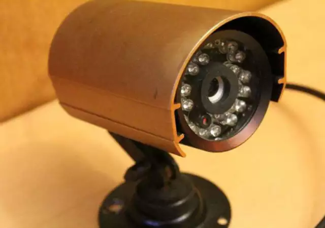 Камера за видеонаблюдение дневен и нощен режим цветна
