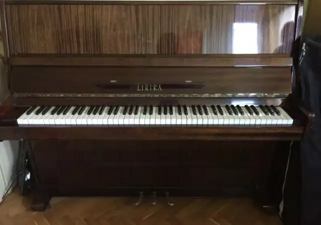 Руско пиано Лирика