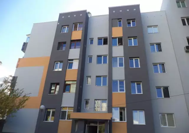1. Снимка на Тристаен апартамент в Благоевград