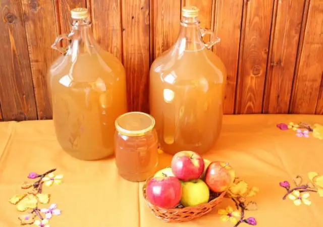 Непастьоризиран ябълков оцет с пчелен мед