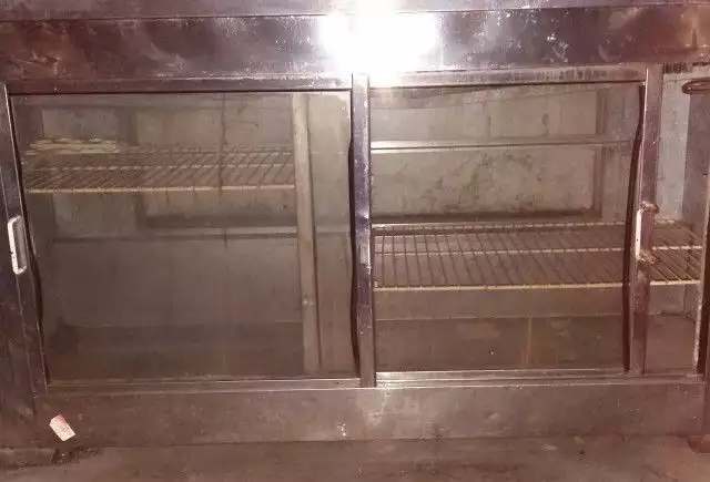 2. Снимка на Продавам хладилна витрина - подбарова