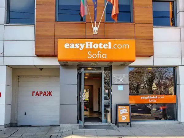 Евтини двойни стаи с бани от 38 лв. в бизнес хотел в София