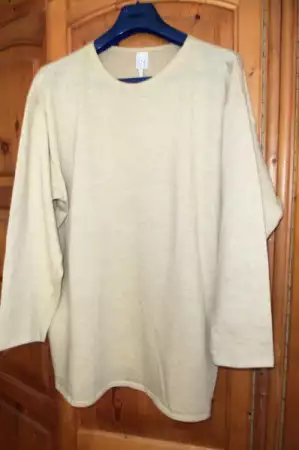 1. Снимка на Дамска блуза от австралийско мерино