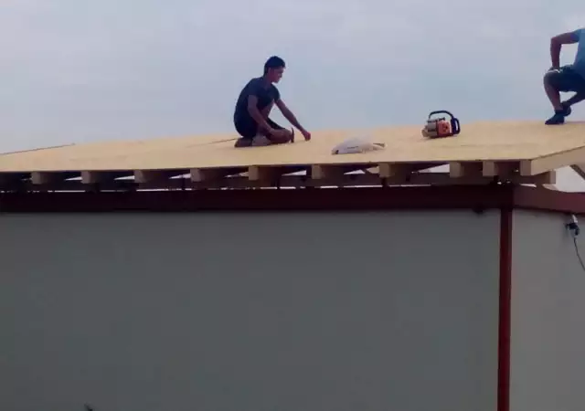 14. Снимка на ремонт на покриви