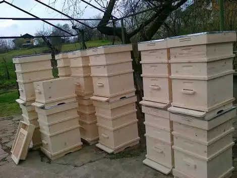 3. Снимка на Продавам кошери с пчели, пчелен мед и восък