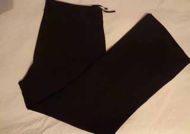 1. Снимка на черен панталон