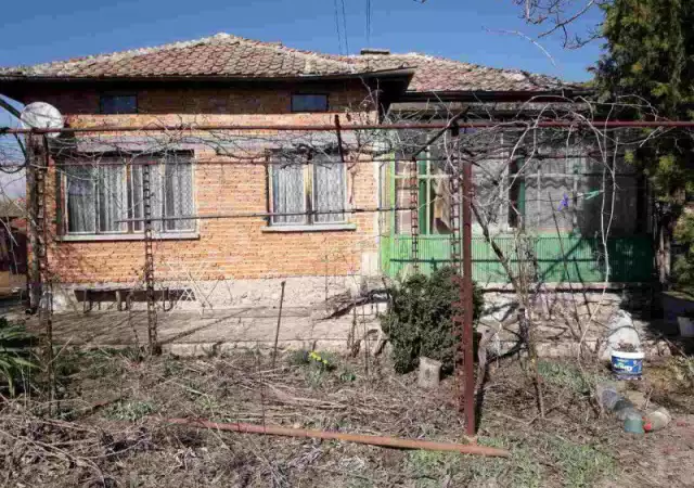 Къща с двор с.Коларово обл. Стара Загора