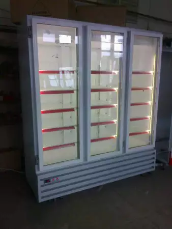 2. Снимка на Хладилни витрини - вертикални .