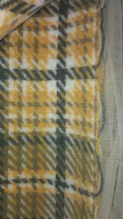 2. Снимка на Жълт кариран плат с залепена подплата за къса пола или др.
