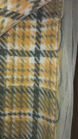 3. Снимка на Жълт кариран плат с залепена подплата за къса пола или др.