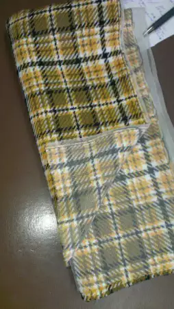 4. Снимка на Жълт кариран плат с залепена подплата за къса пола или др.