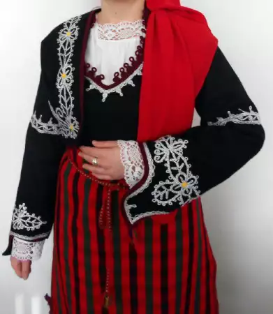 5. Снимка на Ръчно тъкани платове за родопска народна носия