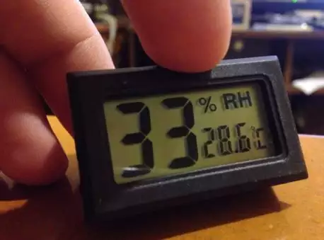 Цифров хигрометър с термометър