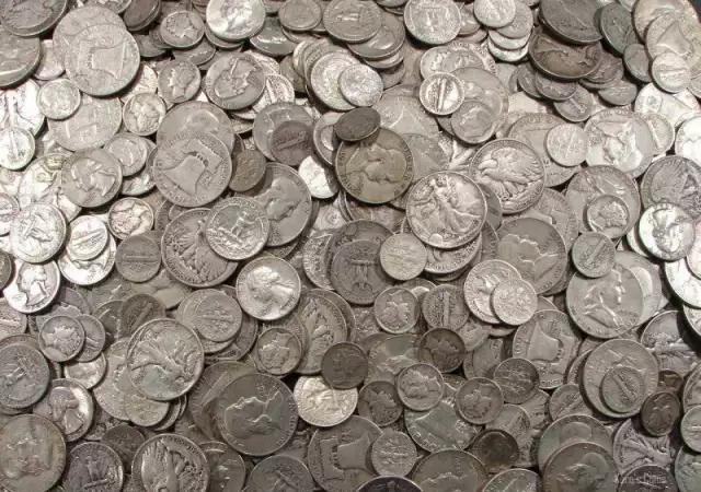 Купувам масови сребърни монети