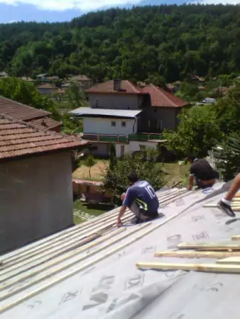 1. Снимка на ремонт на покриви велинград