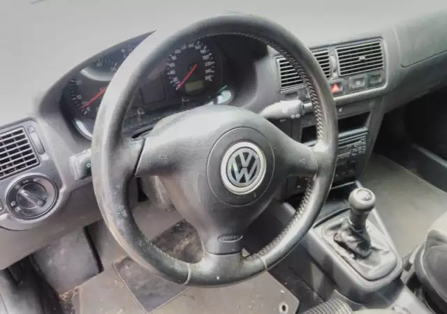 6. Снимка на VW Golf 4 1.6 16V на части