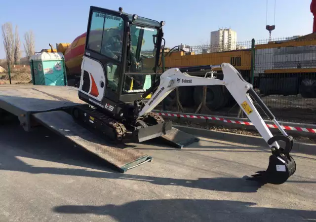 2. Снимка на Мини Багер Bobcat EXC E19 HVC