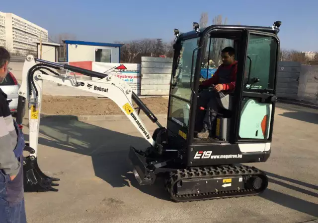 3. Снимка на Мини Багер Bobcat EXC E19 HVC