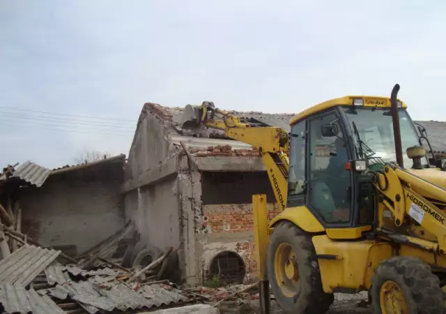 Събаряне на стари къщи в Пловдив