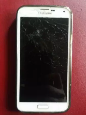 1. Снимка на Samsung Galaxy S5 - Счупен екран