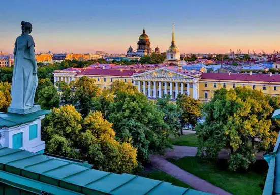 2. Снимка на Москва и Санкт Петербург - Две столици