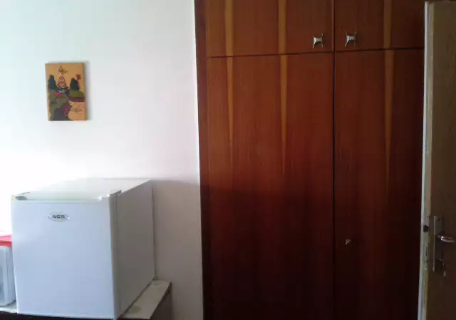 1. Снимка на стая в апартамент - за мъж - работещ, студент.изгодно - 125 лв.наем