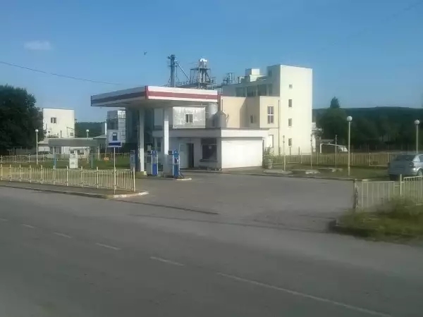 2. Снимка на Продавам бензиностанция на главен път Хасково - К - ли - Маказа