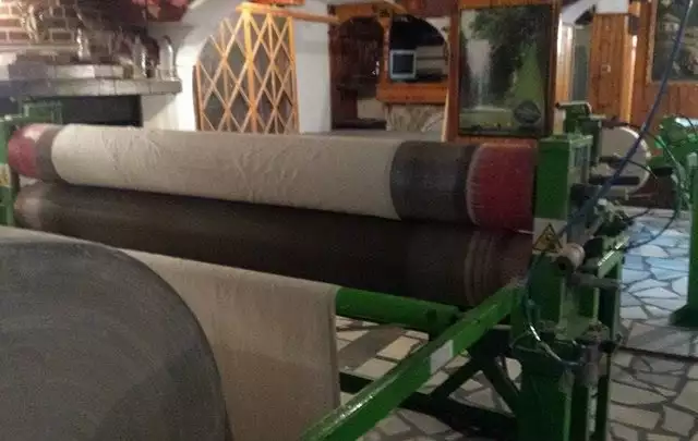 Машини за производство на тоалетна хартия.