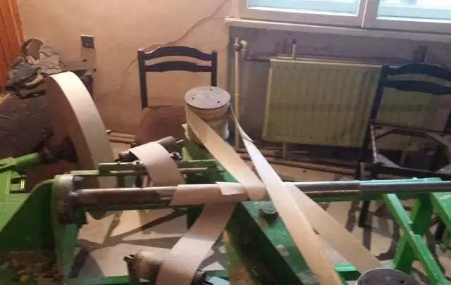 Машини за производство на тоалетна хартия.