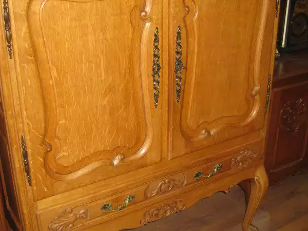 Старинен шкаф