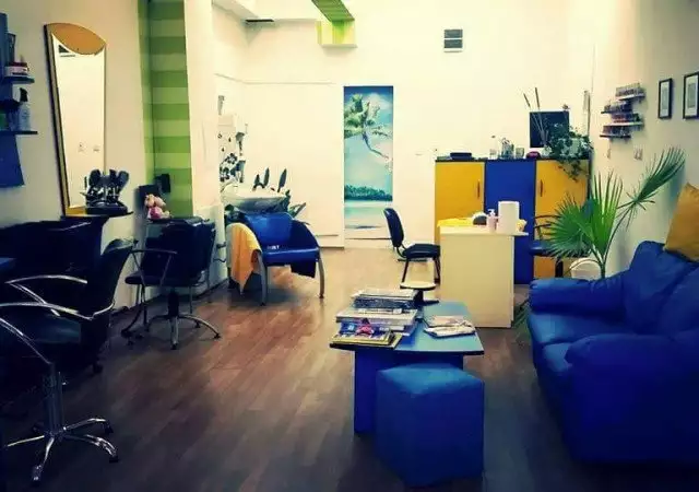 1. Снимка на Продавам бизнес - фризьорски салон в ж.к. Банишора