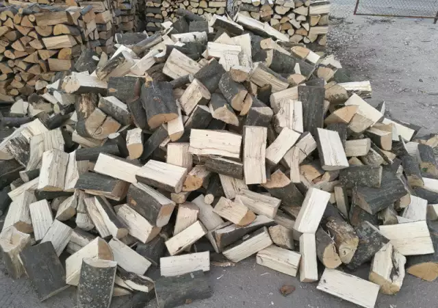 Дърва за огрев, въглища и подпалки