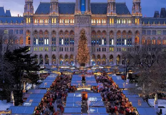 2. Снимка на Коледни базари в Аристократична Виена