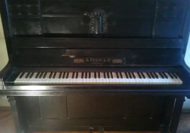 Продавам немско пиано.