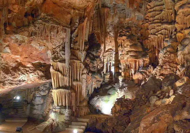 6. Снимка на Деветашка пещера - Крушунски водопади - Съева дупка, 1 нощ.