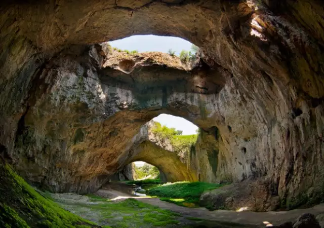 9. Снимка на Деветашка пещера - Крушунски водопади - Съева дупка, 1 нощ.