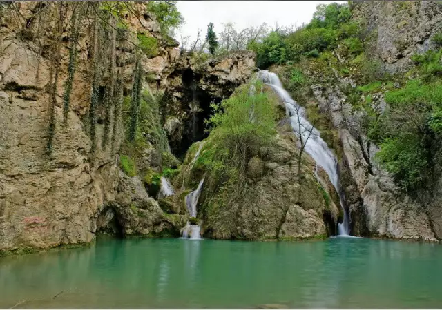3. Снимка на Еднодневна екскурзия до Хотнишки водопад и Царевград 01.05.