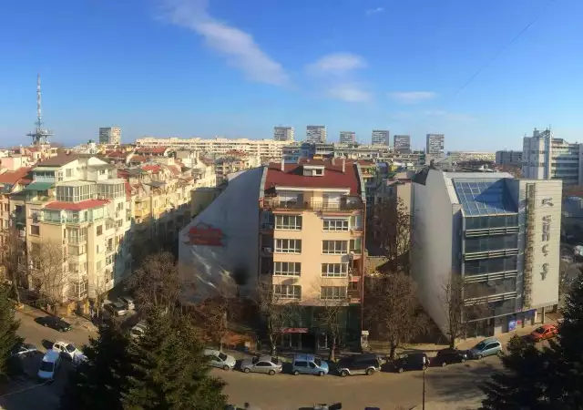 4 - стаен апартамент под наем в Бургас в началото на главната