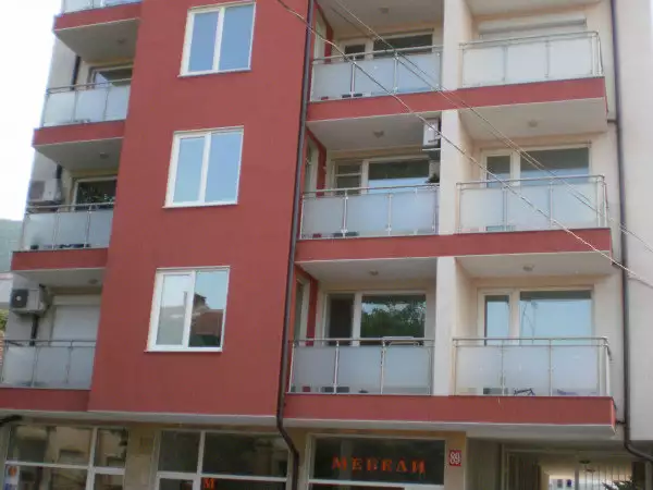 Отдава се под наем панорамен, обзаведен апартамент във Враца.