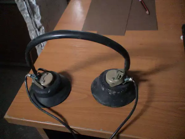 2. Снимка на ретро български слушалки от 50 - те години