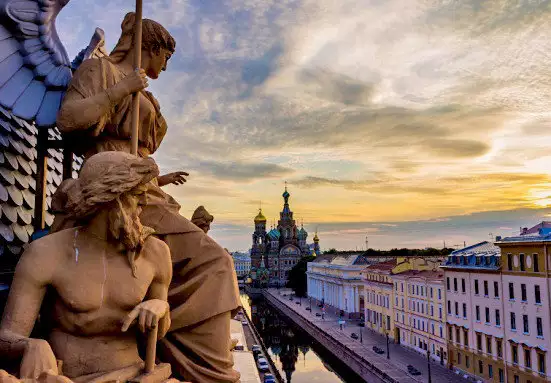 Алените платна на Санкт Петербург
