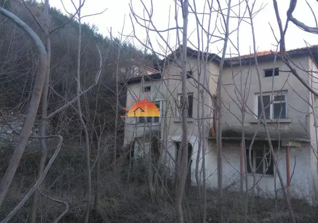 6. Снимка на Продавам отличен имот с уникална панорама до борова гора