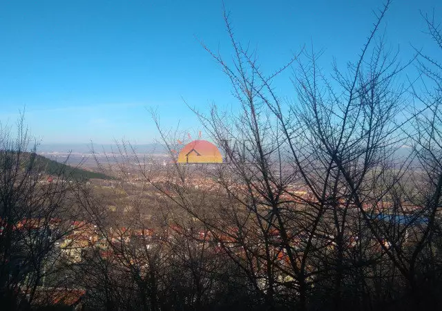 8. Снимка на Продавам отличен имот с уникална панорама до борова гора